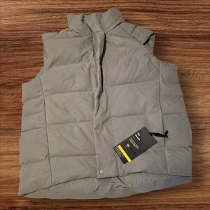 Lululemon Men's Wunder Puff Light Gray.